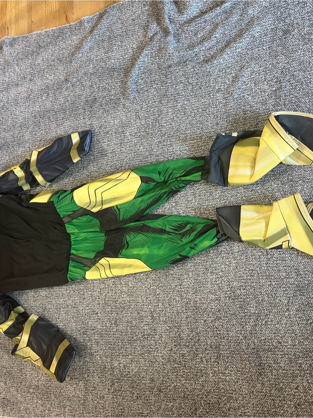 Avengers green and Gold Kids Superhero Costume - Brand: - Picture 9 of 9